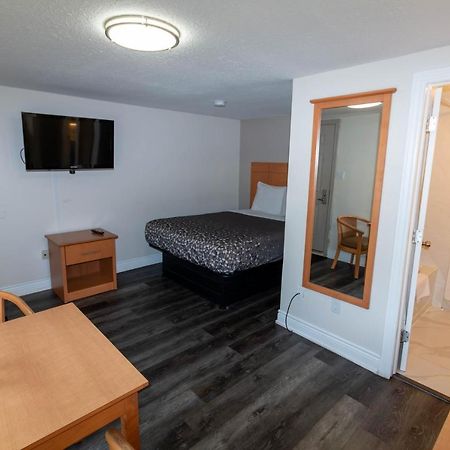 Borden Inn And Suites Angus Exterior foto