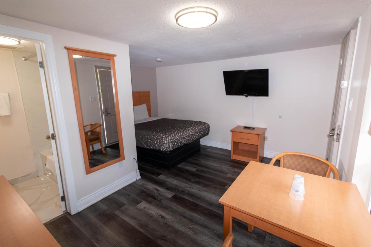 Borden Inn And Suites Angus Exterior foto